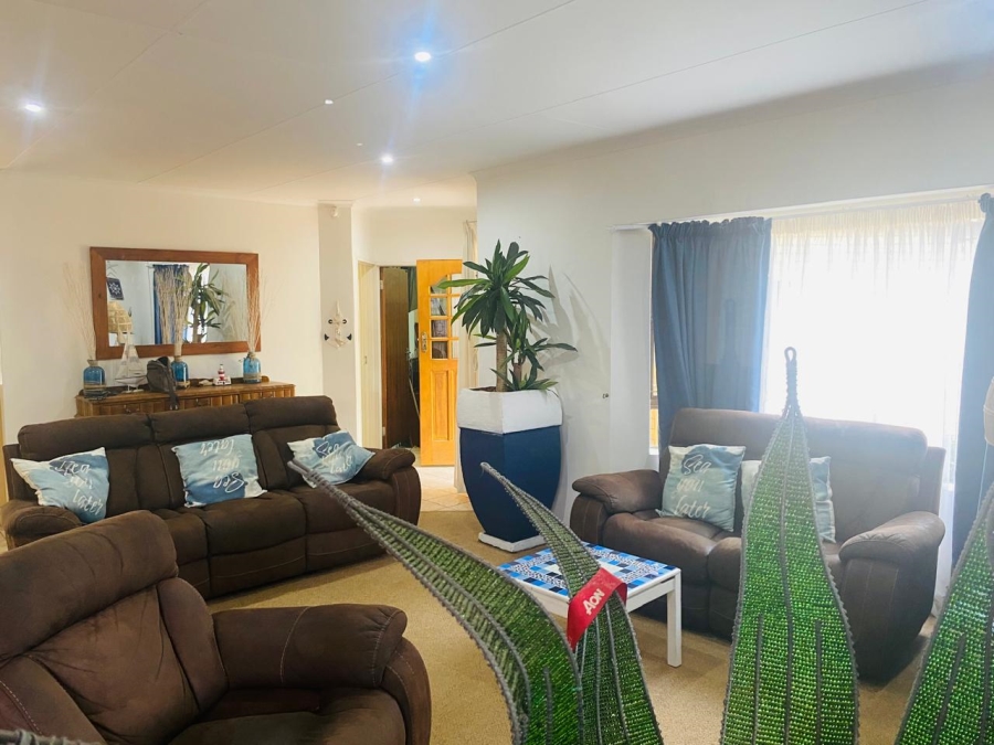 4 Bedroom Property for Sale in Summerstrand Eastern Cape